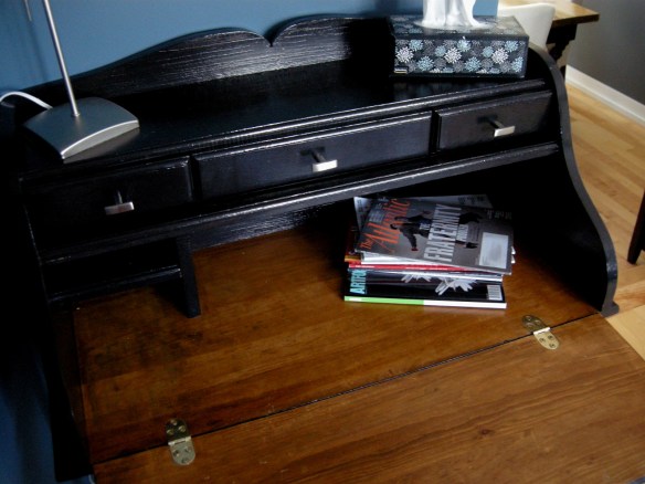 APRÈS - L'intérieur a été vernis, sans plus.